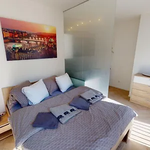  Apartament Onsite Free Garage Parking, 10min Centre By Bus
