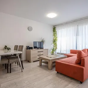 Spacious Terrace With Free Private Parking Prag