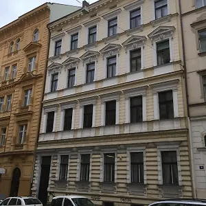 Vandrarhem Emma, Prag