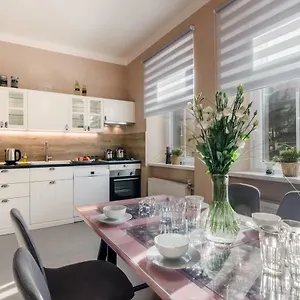 Apartman With Sunny Garden By Michal&friends, Prága